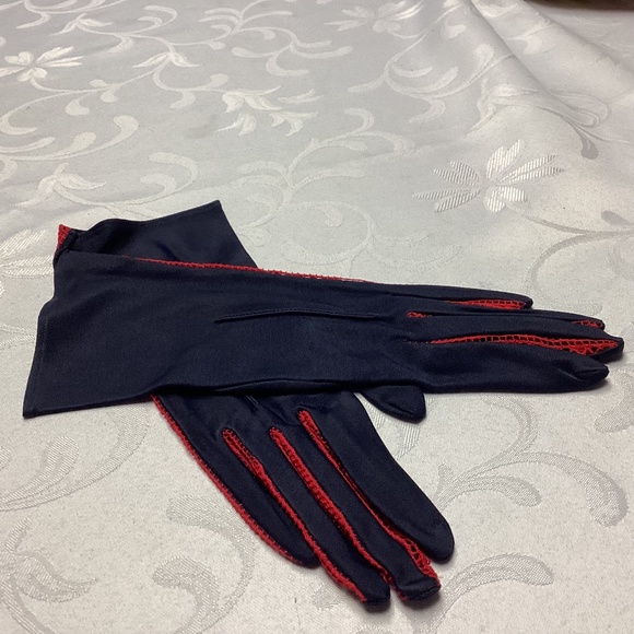 Fownes. Vintage Accessories - FOWNES VINTAGE GLOVES NAVY / RED CROCHETED. NEW OLD STOCK sz 7